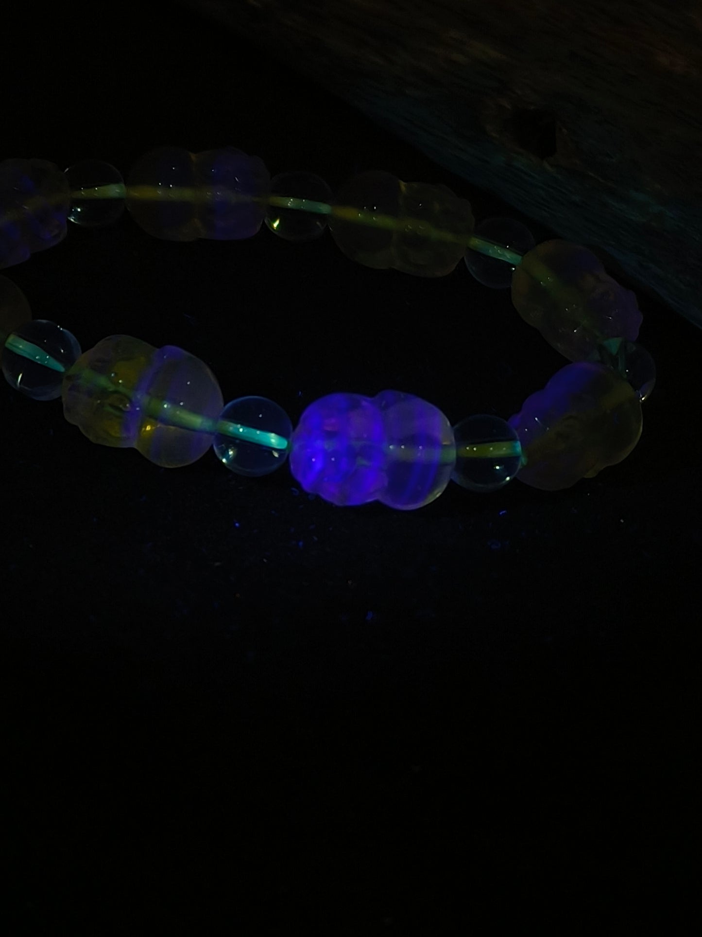 It glows!